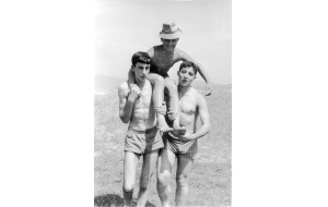 1963 - En la playa de Razo